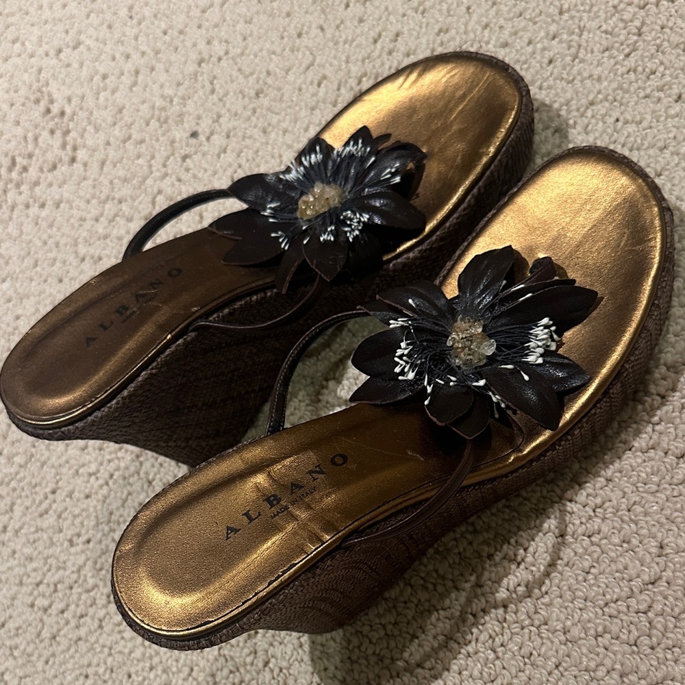 New Italian raffia wedge leather flower sandals